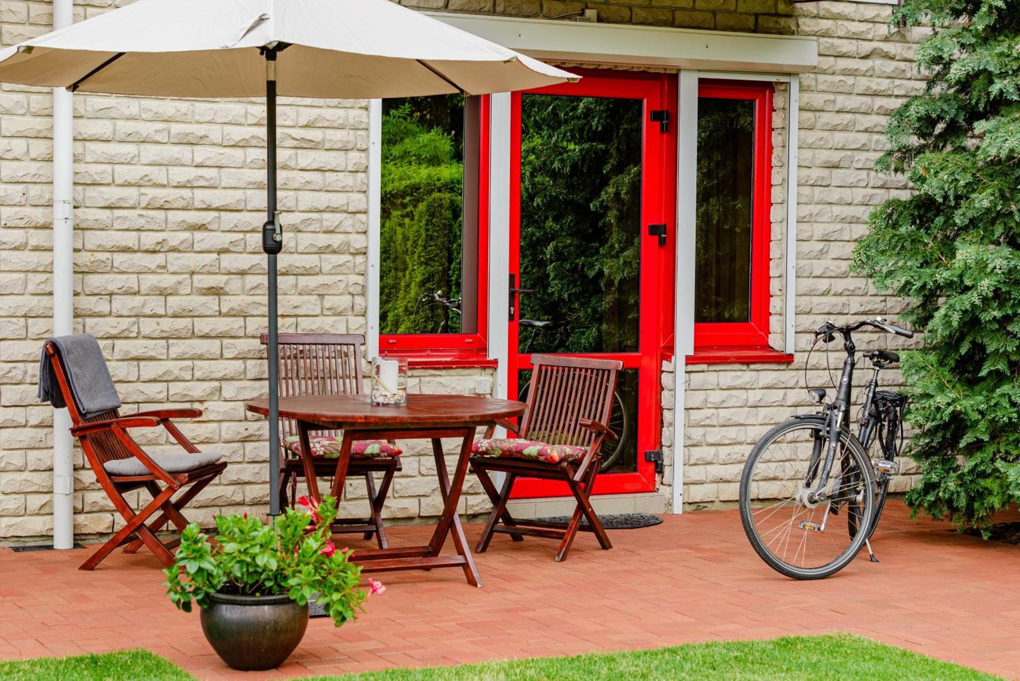 Family Inn Cottage With Terrace Palanga Exterior foto